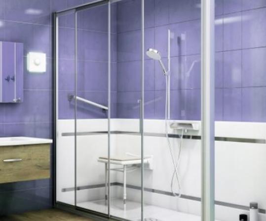 Salle de bains des seniors : quel receveur de douche extra plat choisir ?